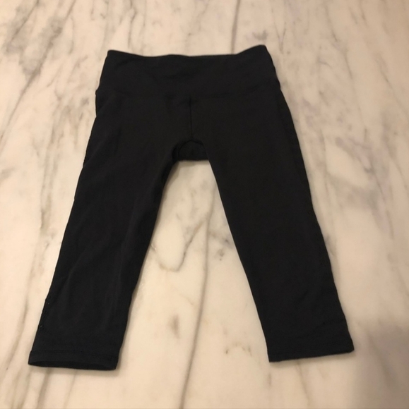 Lululemon Capri short - Picture 4 of 4